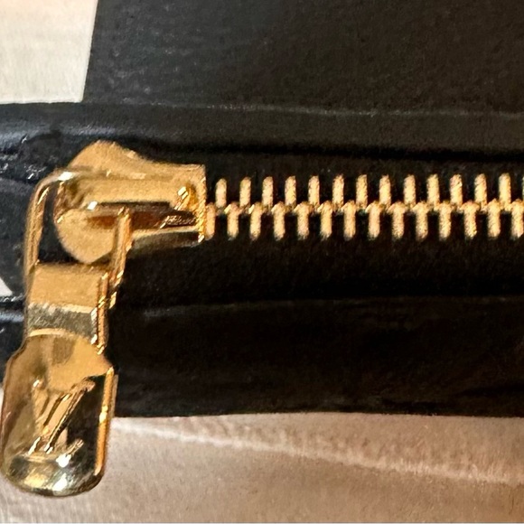 ❌SOLD❌Authentic Louis Vuitton Empriente Zoe Wallet - Picture 2 of 11